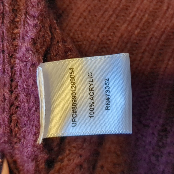 It's Our Time Burgundy Sweater Size M - Picture 4 of 4